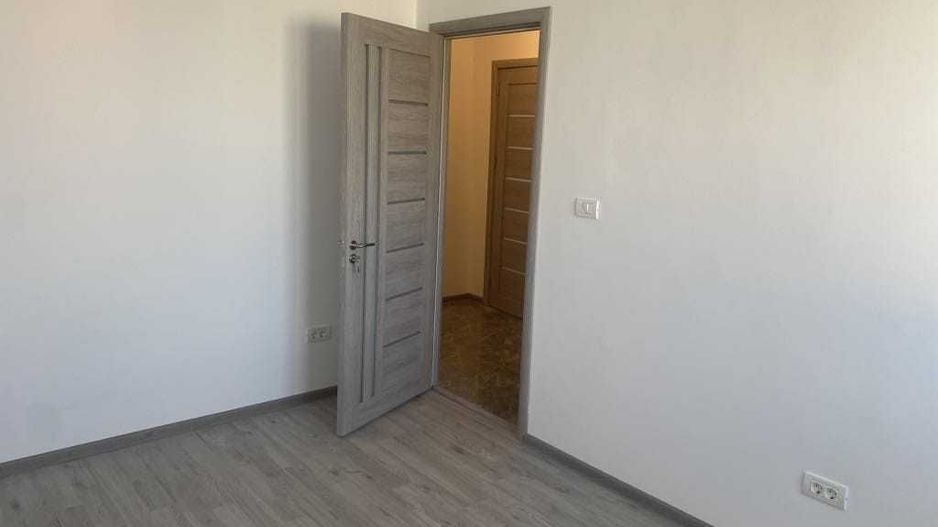 apartament 3 camere, RENOVAT 100 %, totul nou - Poză 2