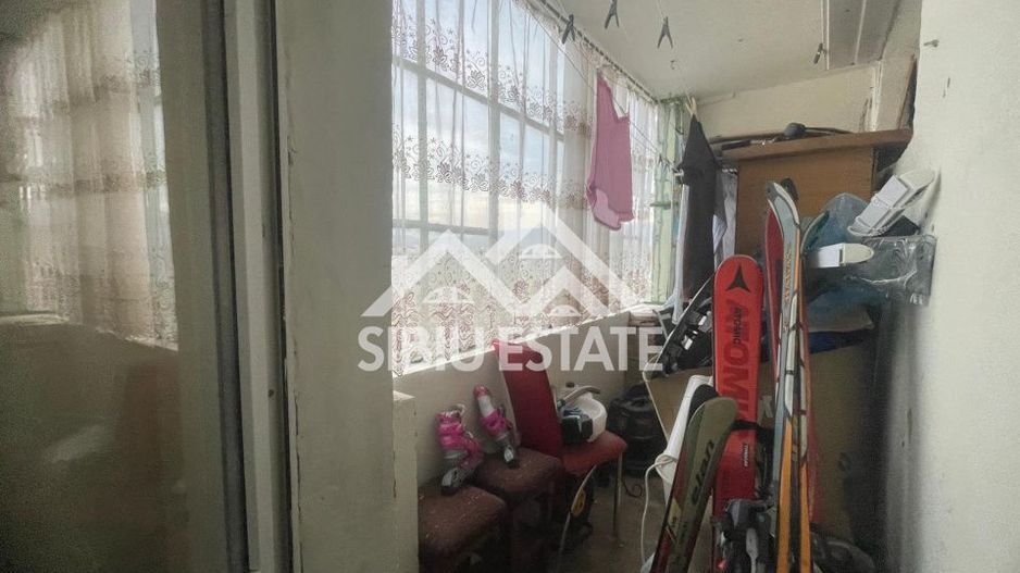 Apartament de vanzare cu 3 camere, decomandat,  2 balcoane, pivnita - Poză 11