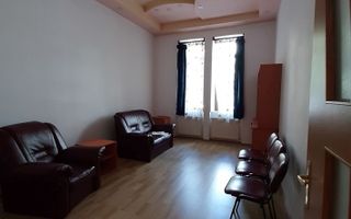 De vanzare apartament cu 3 camere in zona Centrala - Poză 3