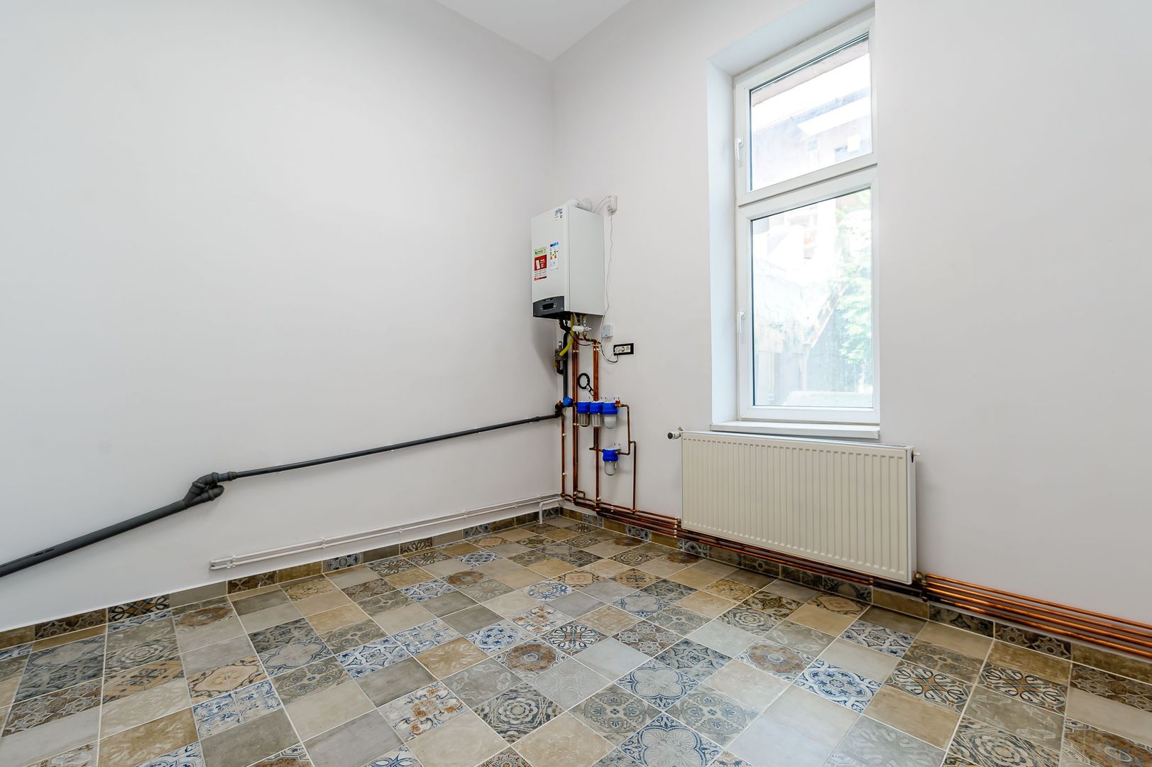 Apartament ULTRACENTRAL cu 3 camere, la cheie, renovat recent - Poză 10