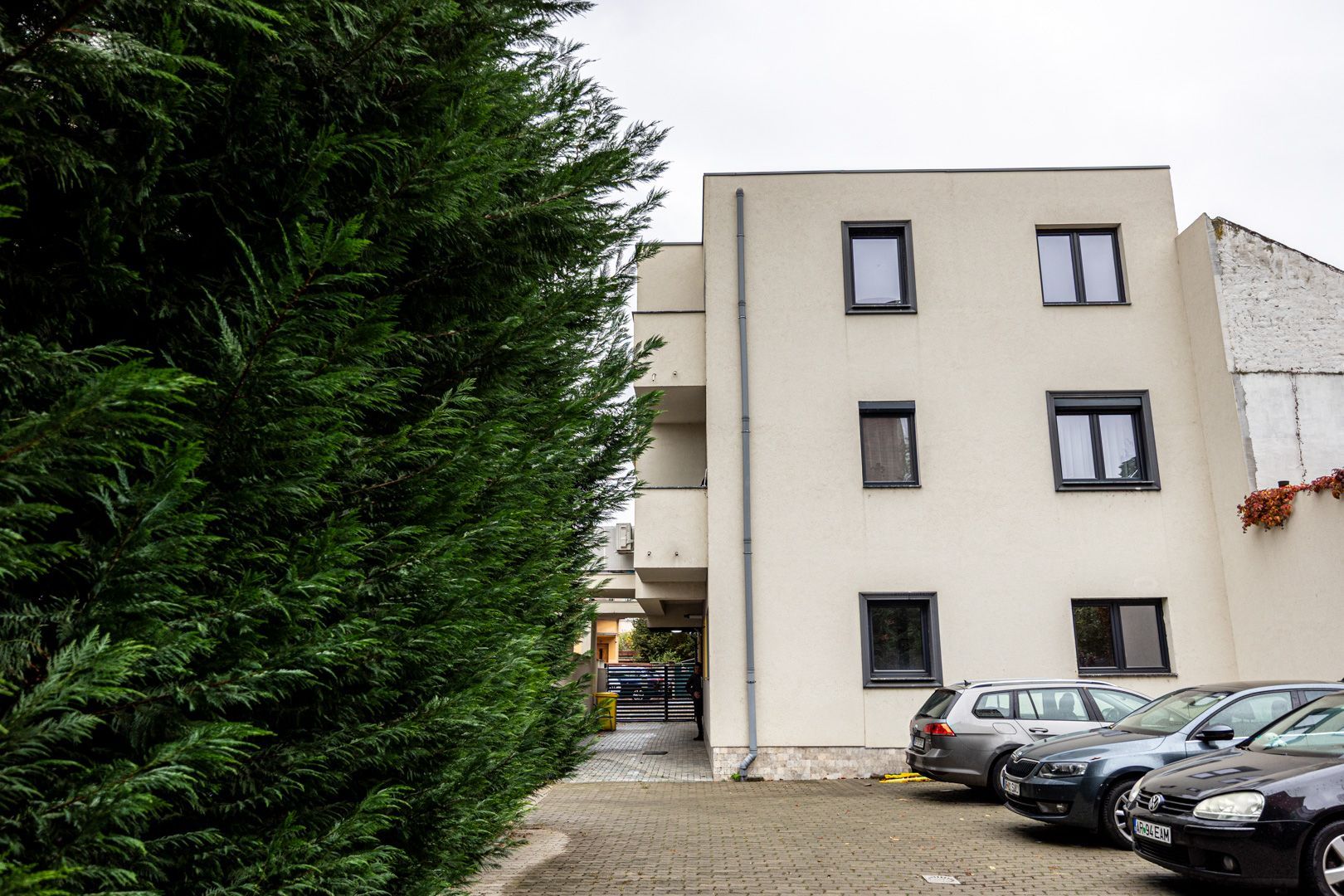 VÂNDUT! Apartament nou, ultracentral, cu loc de parcare privat - Poză 2