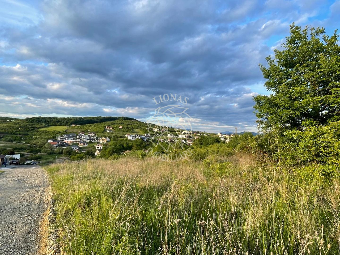 Oportunitate de investitie! Teren + Proiect autorizat, zona La Soare - Poză 1