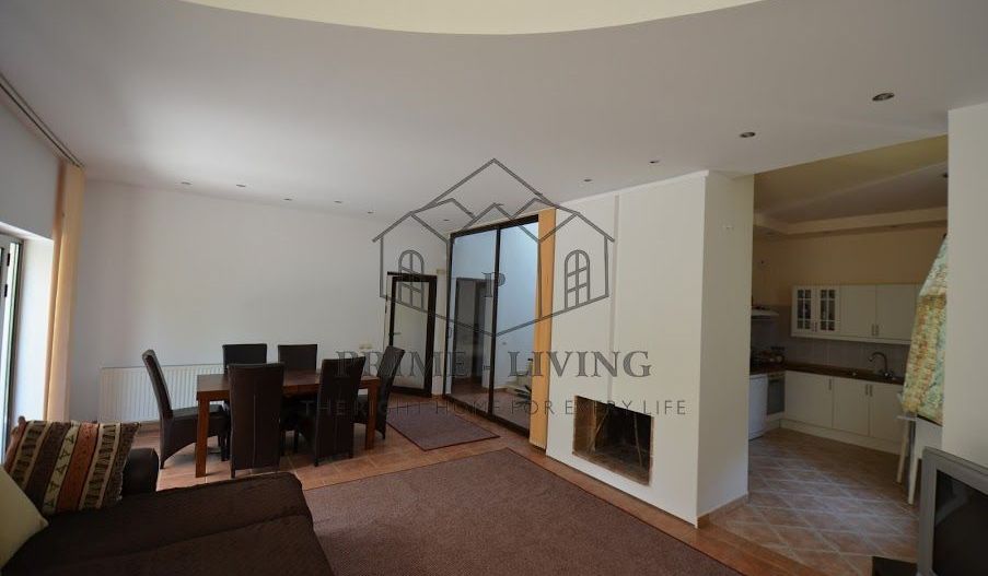 Vilă splendidă cu grădină extinsă și facilități moderne - Poză 2