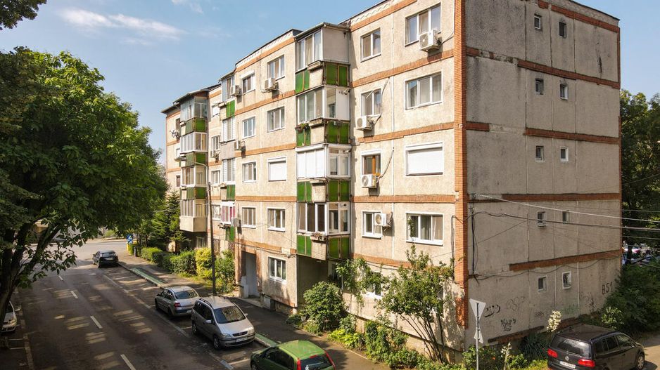 Soarelui - Scoala 30 - 3 Camere, Decomandat, 2 Bai, Etaj 2, Centrala - Poză 1