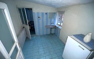 Casă cu personalitate și teren generos in Livezi, comuna Podari - Poză 9