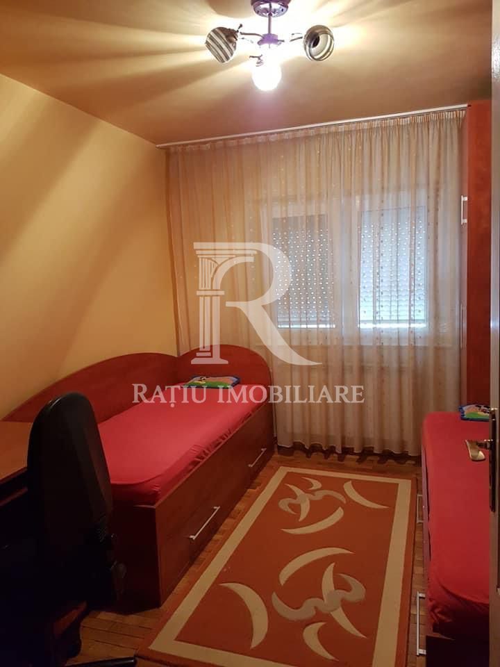 Apartament cu 3 camere | Etaj intermediar | Rogerius | Oradea - Poză 8