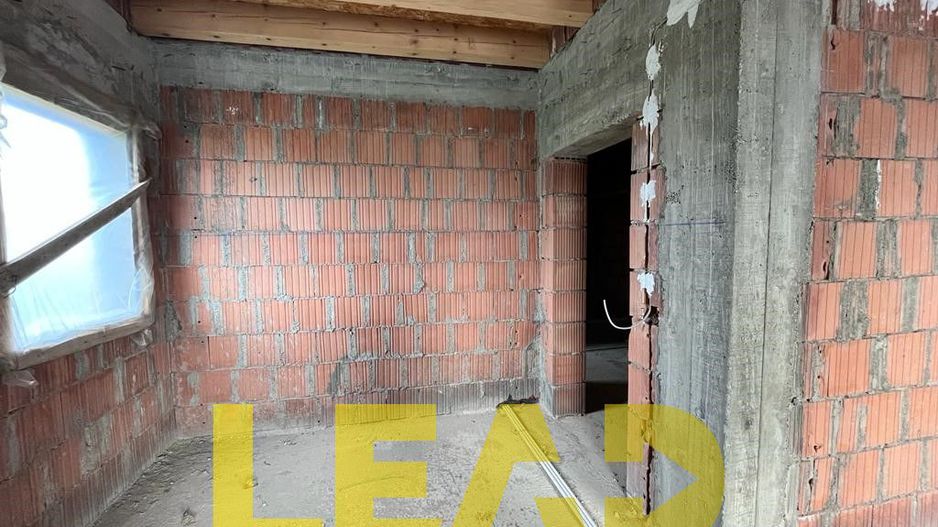 Oportunitate investitionala, Casa la rosu in Cristian! - Poză 15