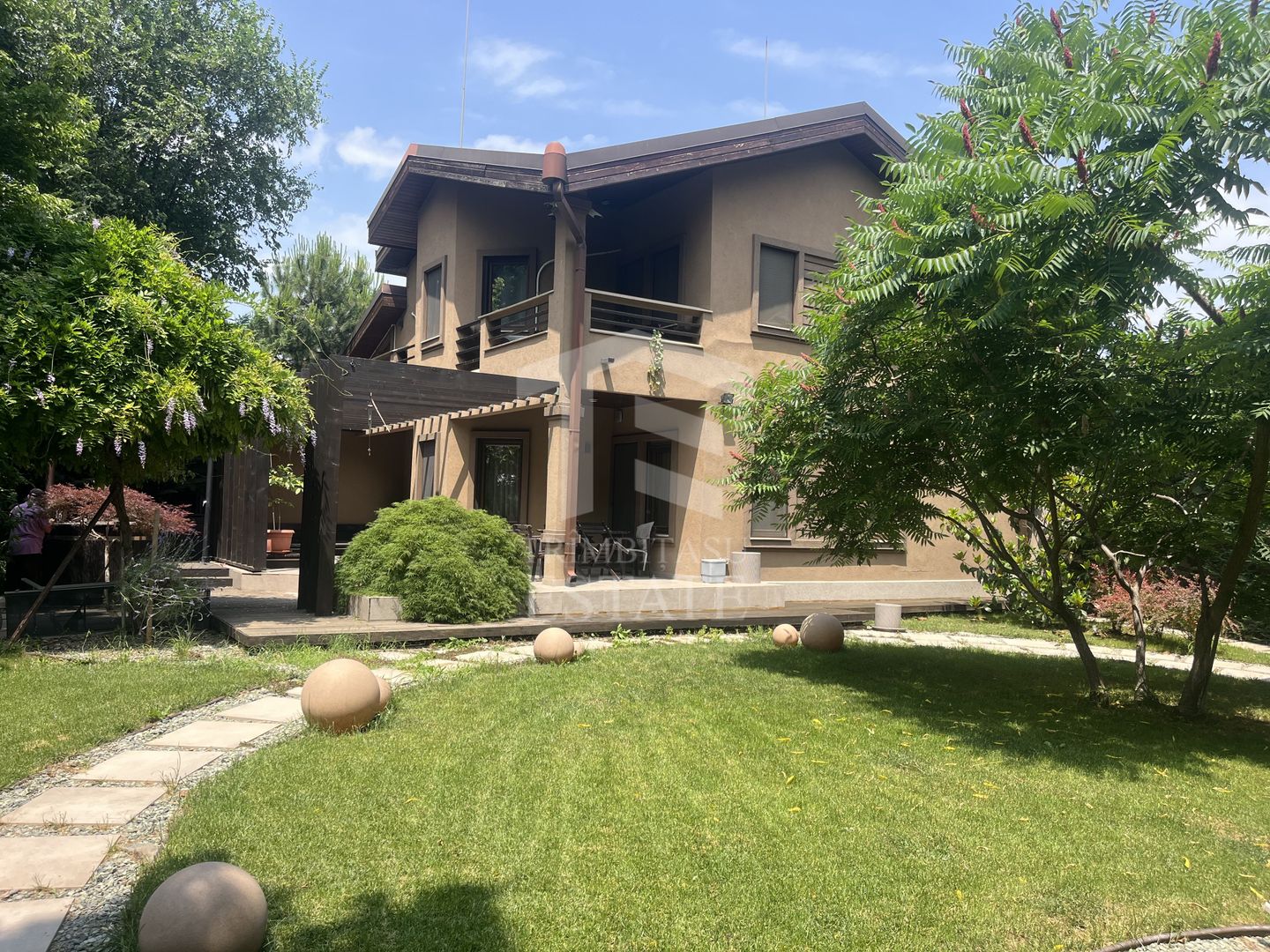 ANDRONACHE | Vila 4 Camere | Garaj  | Curte Verde | Ciubar & BBQ - Poză 1