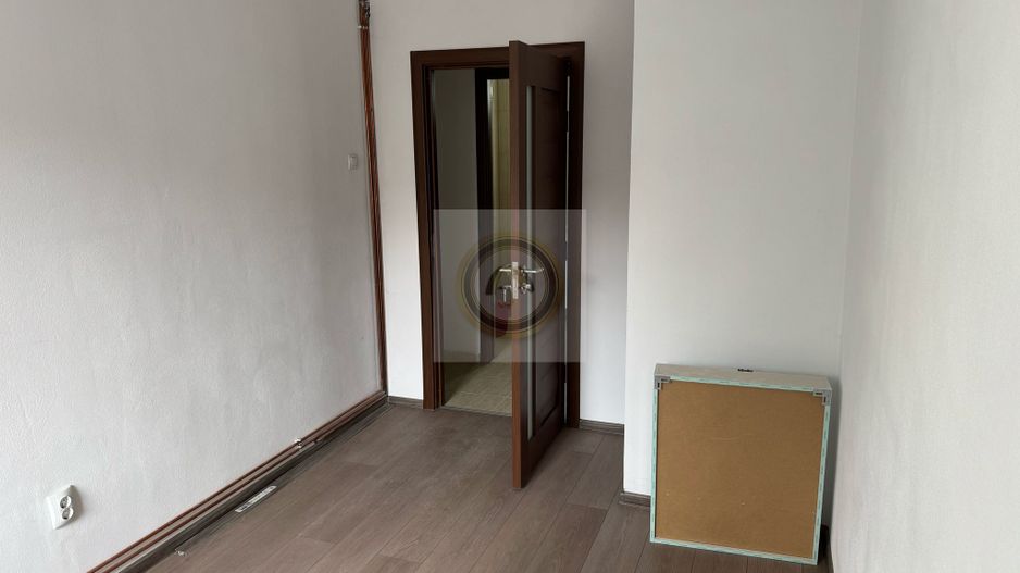 Apartament 3 camere de inchiriat | nemobilat, neutilat | langaDoboz - Poză 16