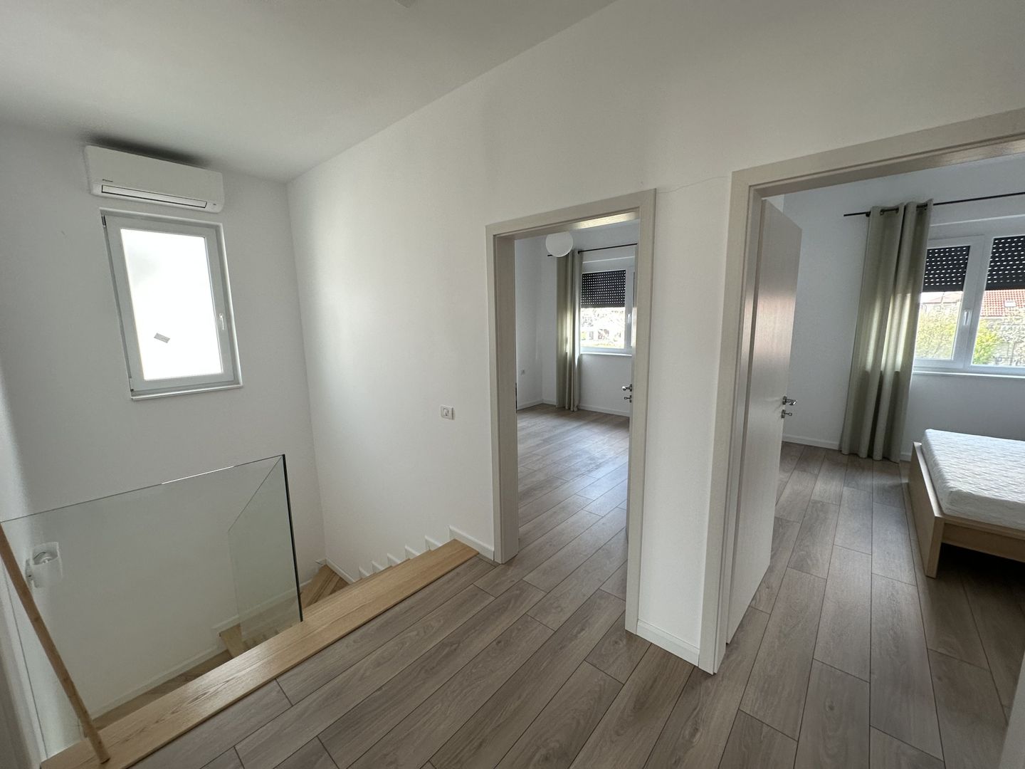 Duplex despărtit  prin garaj zona Ikea - Poză 28