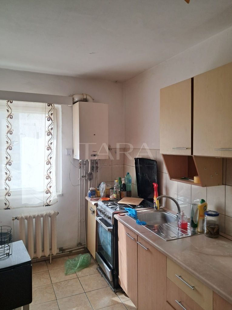 Apartament cu 4 camere, etaj 1, zonă excelentă. - Poză 2