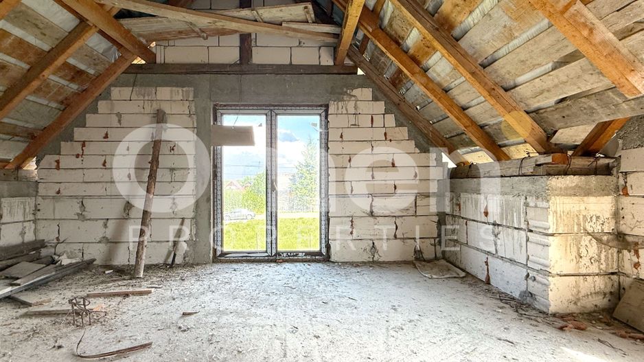 Casă cu potențial imens P+M, teren 7,91 ari, zonă liniștită, Ocna Șugatag. - Poză 14