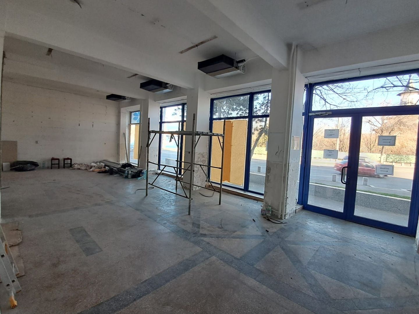 Spatiu comercial vitrina de 20 M - Metrou Eroii Revolutiei S143 - Poză 25