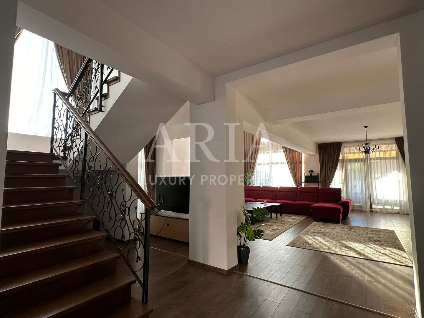 GRAND VILLA  PIPERA EROU IANCU NICOLAE - Poză 3