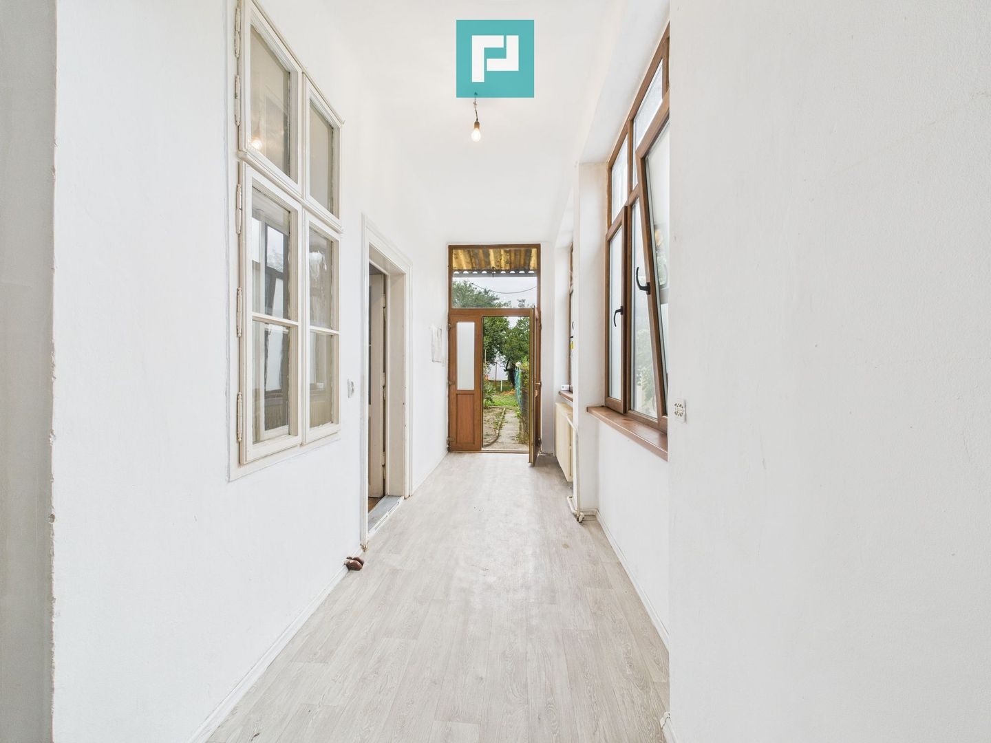 Casă 2 camere + anexe, teren 234 mp. - Poză 5