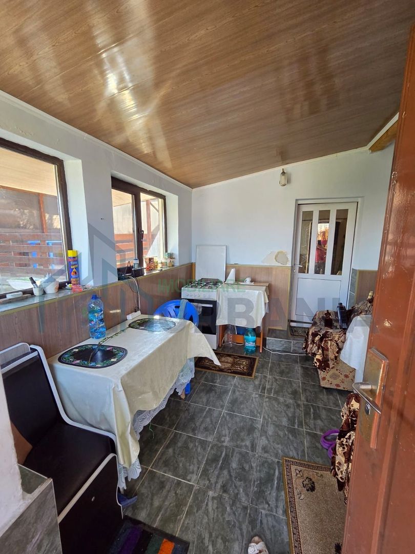 Casă de vânzare în Deleni, Iași – 3 camere, teren 2000 mp - Poză 4