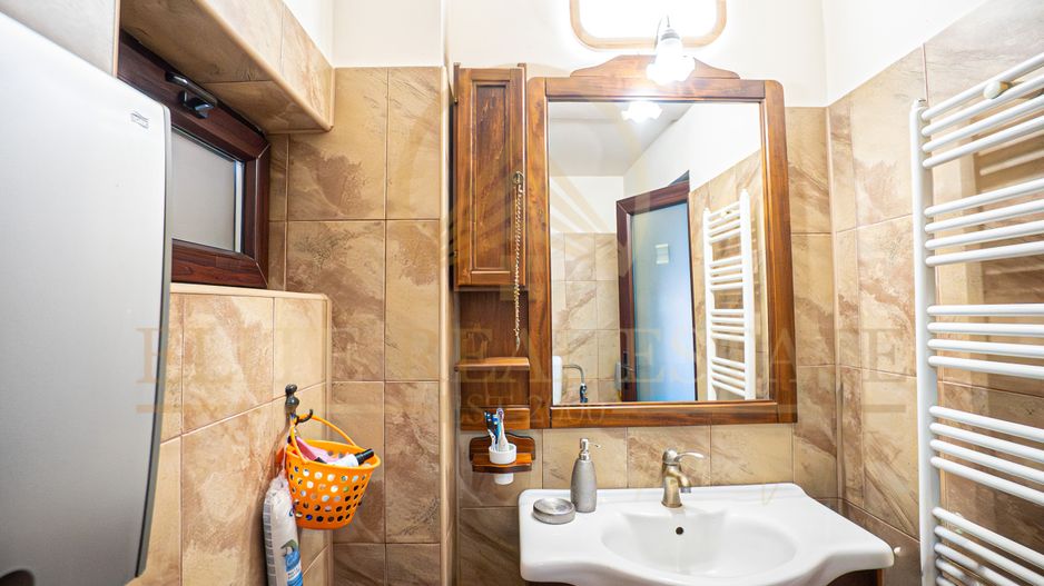 Casa De Vanzare in Palazu Mare - Teren de 455 mp cu Piscina si Garaj - Poză 17