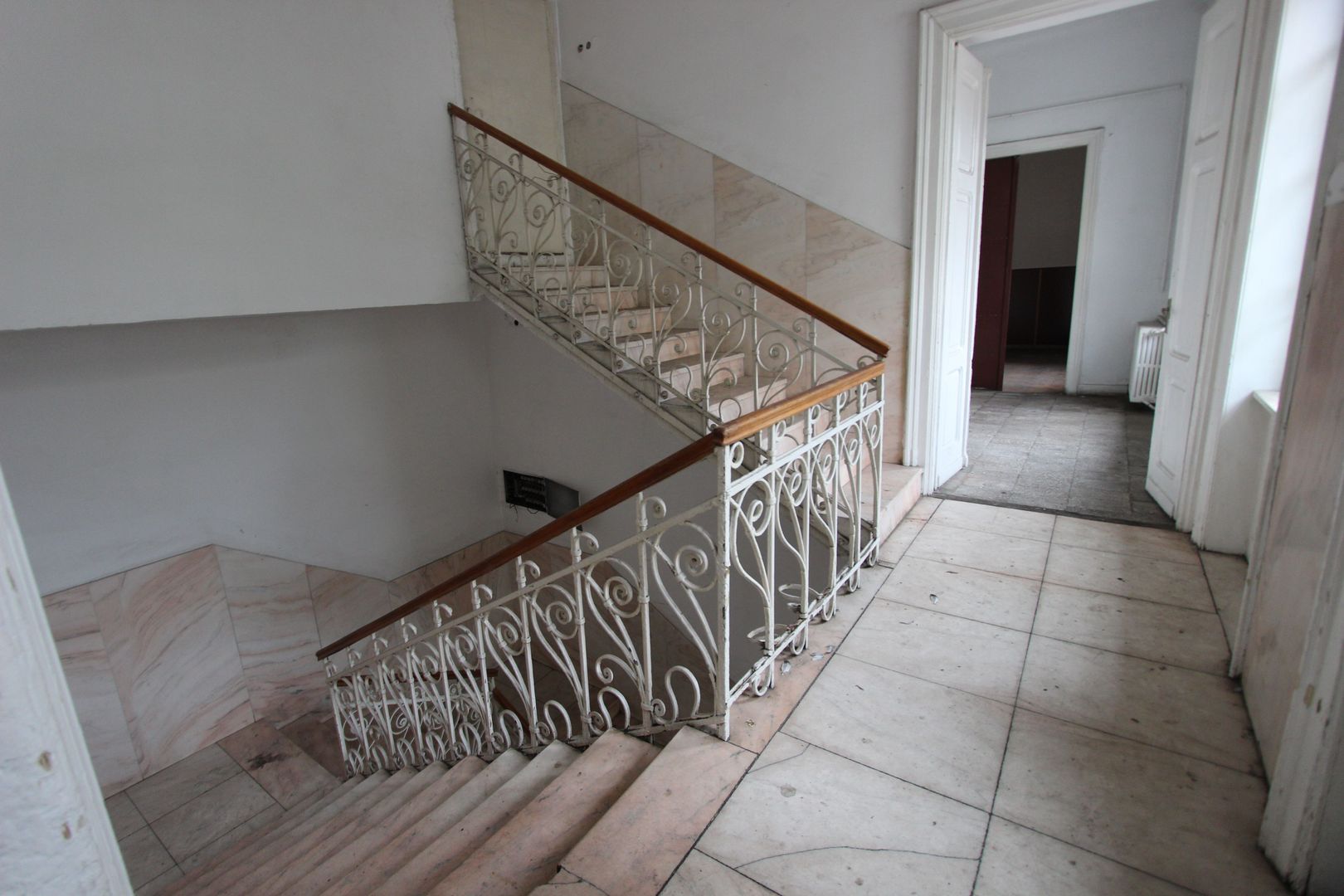 Imobil pretabil cladire de birouri, clinica medicala - Central - Poză 11