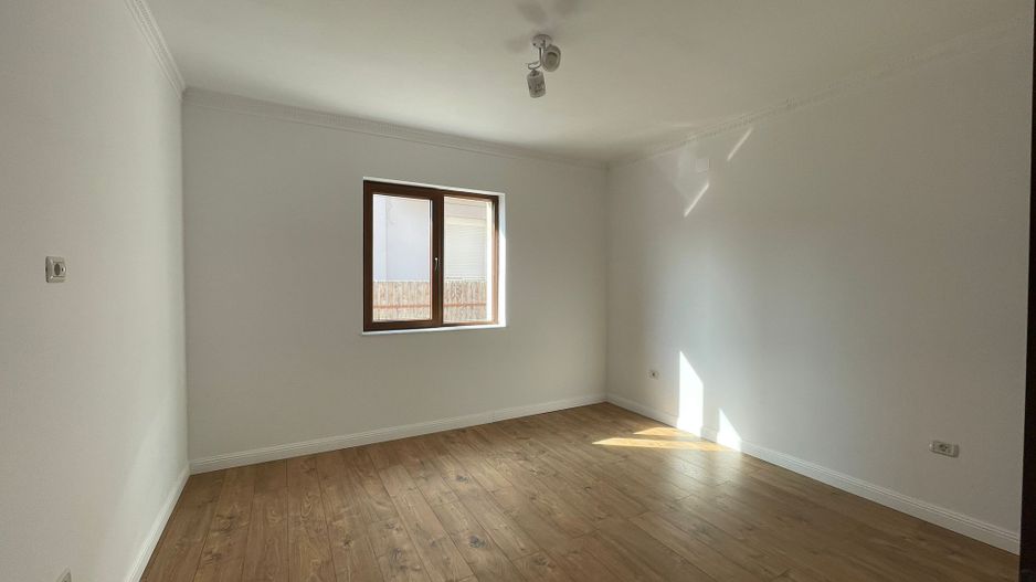 Casa individuala pe parter 160Mp -la asfalt-Ghiroda - Poză 4