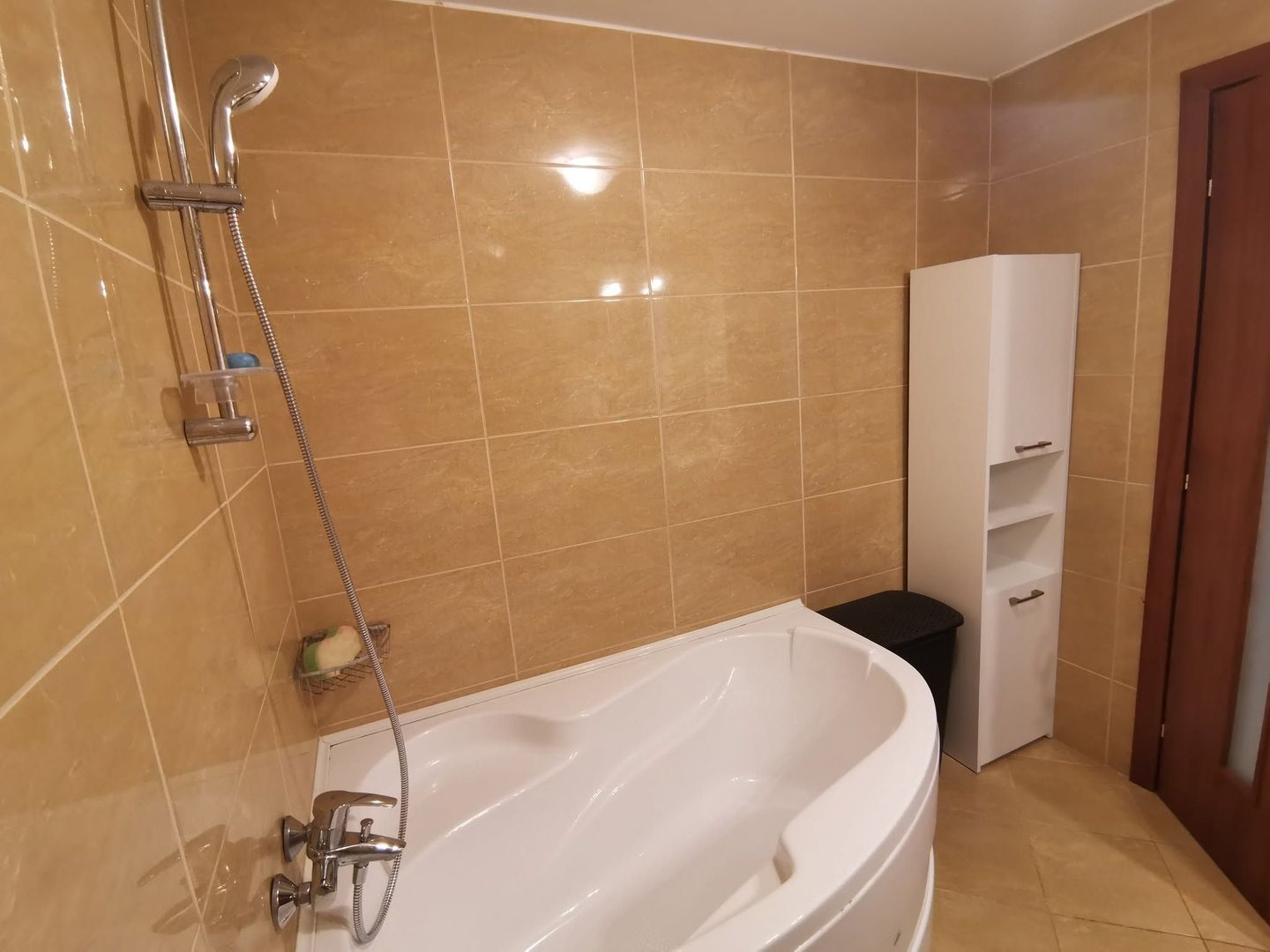 Prima inchiriere- apartament cu 3 camere in zona Prelungirea Ghencea - Poză 13