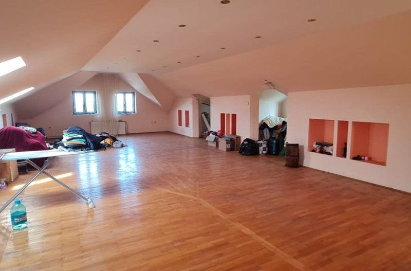 Vila cu piscina, 950  mp teren -  Piata Centrala, str. Posta Veche - Poză 9