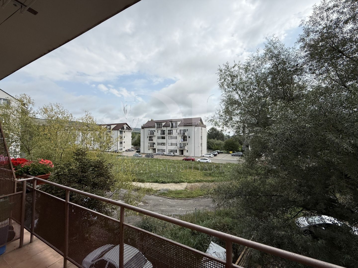 Apartament cu 3 camere decomandate / etaj intermediar - Poză 18