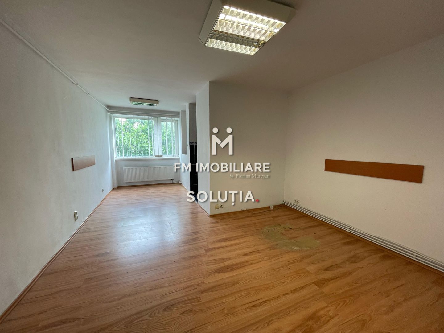 Birou, etaj 1, vis-a vis de Palatul de Justiție! - Poză 1