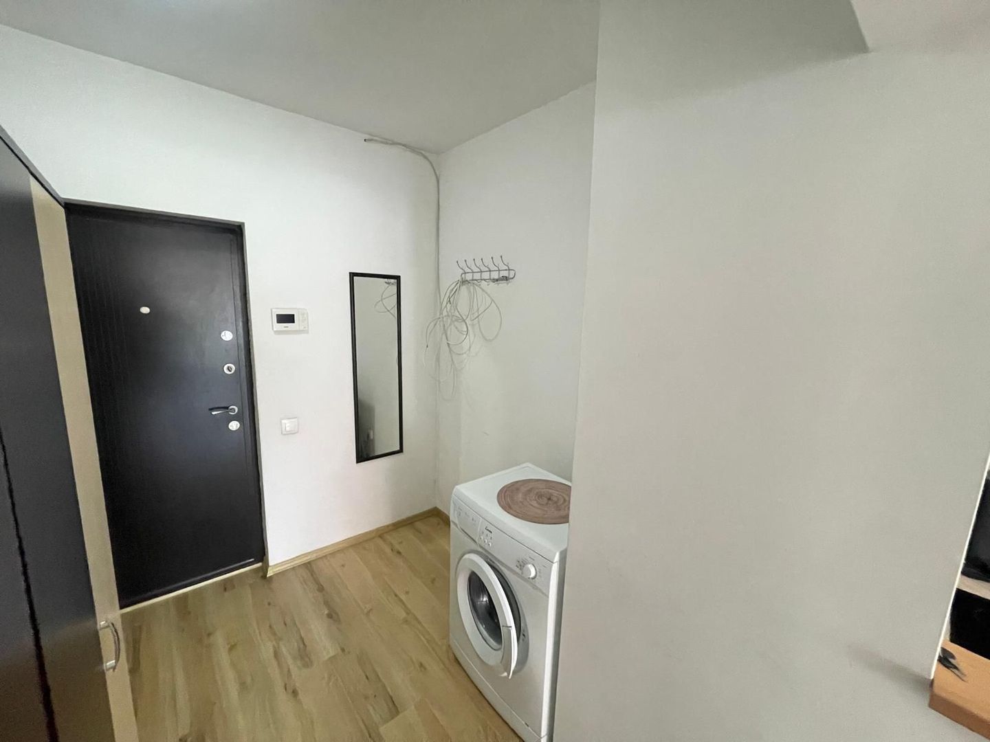 Garsonieră de închiriat | Etaj intermediar | Balcon | Bloc nou - Poză 4