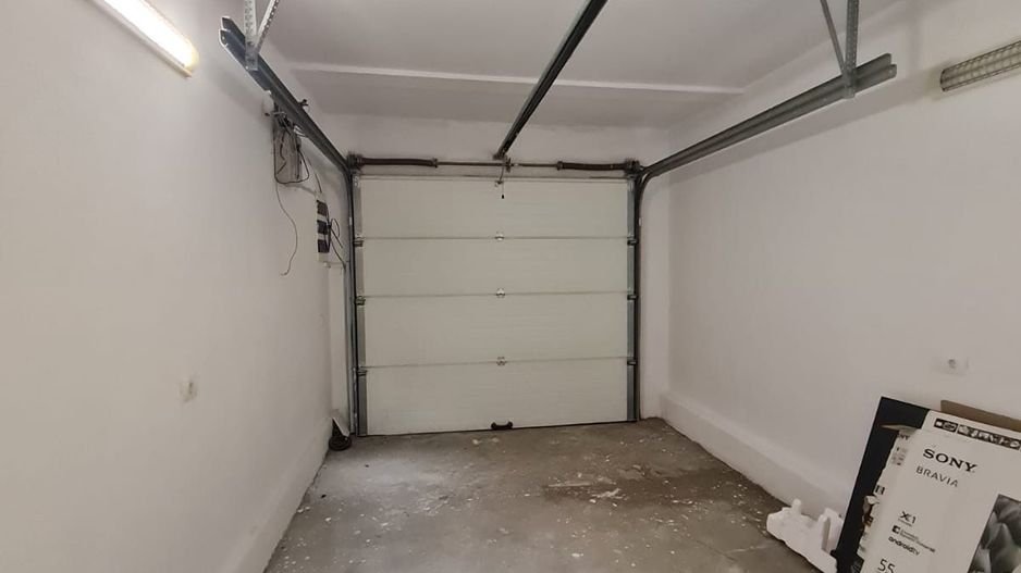 Vila spațioasă și recent renovată în Ghiroda! - Poză 61