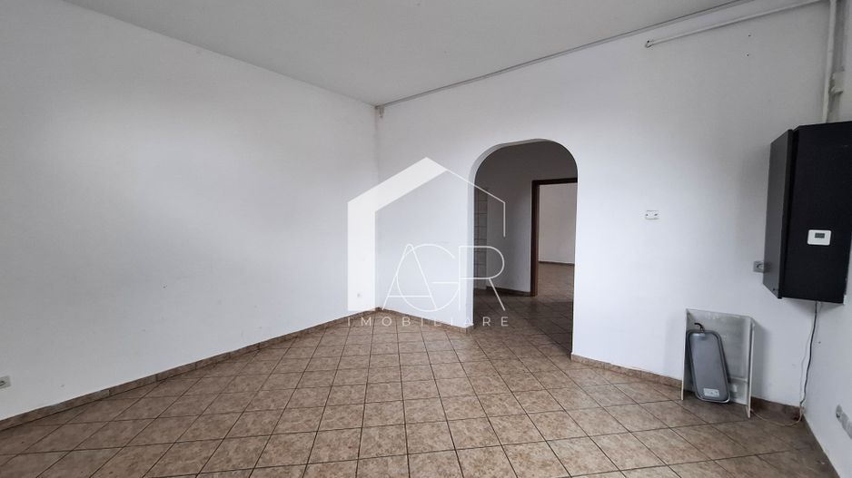 Casa cu 4 camere, zona Central - Poză 3