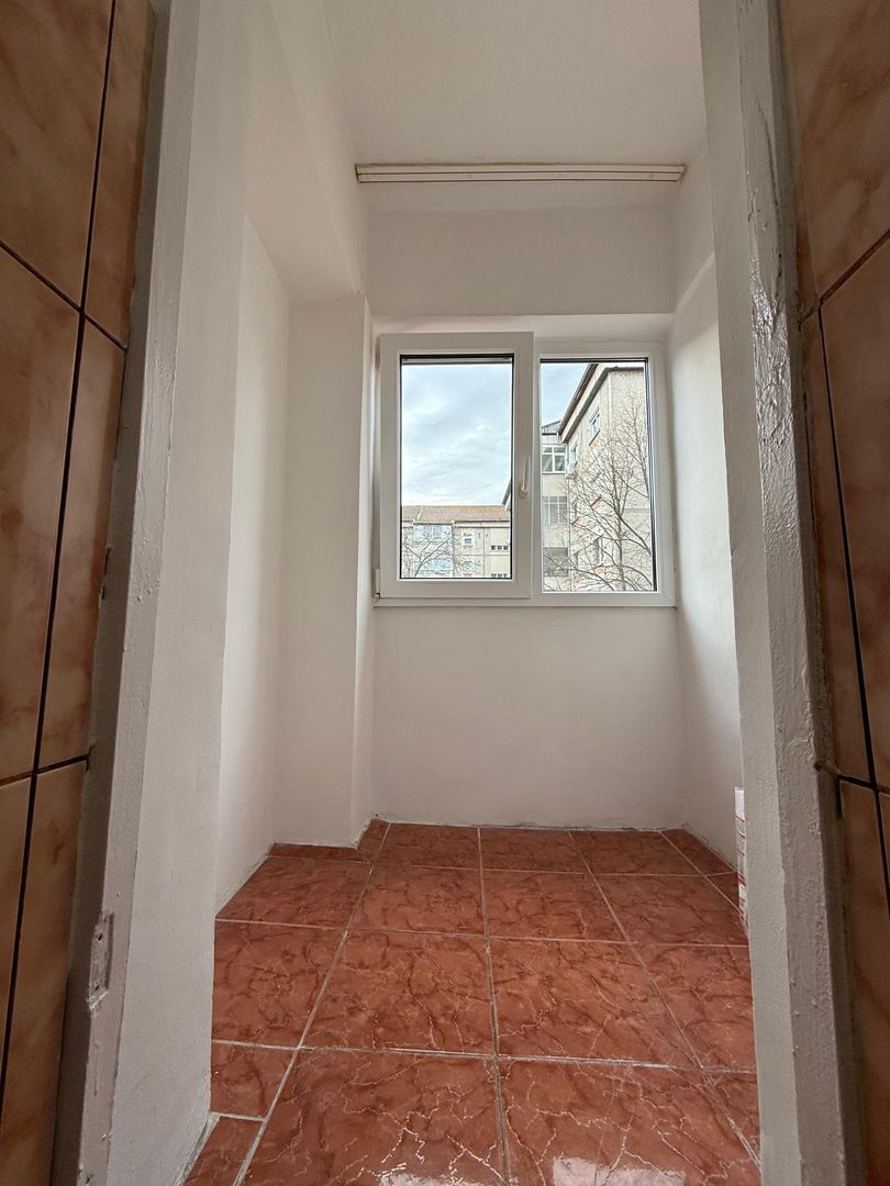 Chirie, apartament, 1 camera, 30 mp, Traian Lalescu Oradea. 250 E/lună - Poză 5