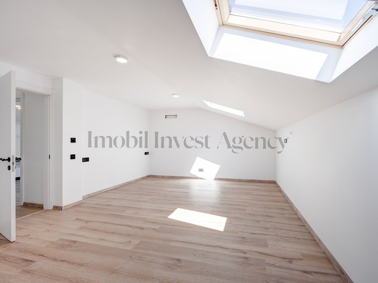 Vila Duplex 5 camere Otopeni - Poză 11