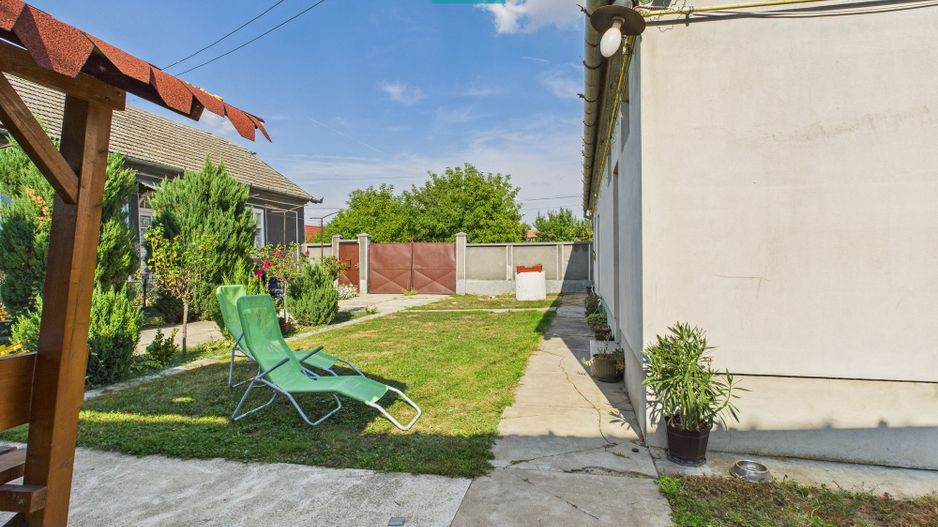 Casă cu 2 camere nou renovată cu anexă în Nădab - Poză 9