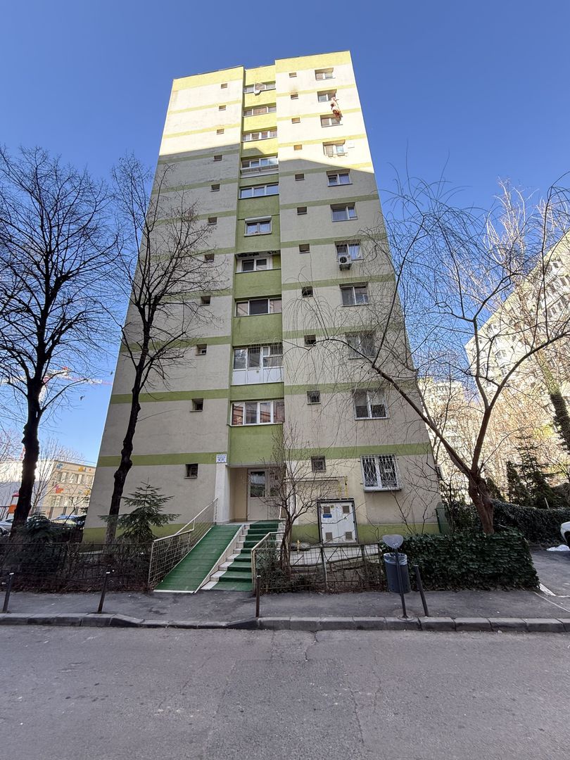 Ap 4 camere 67 mp Mega mall-bloc izolat termic-terasă refăcută! - Poză 1