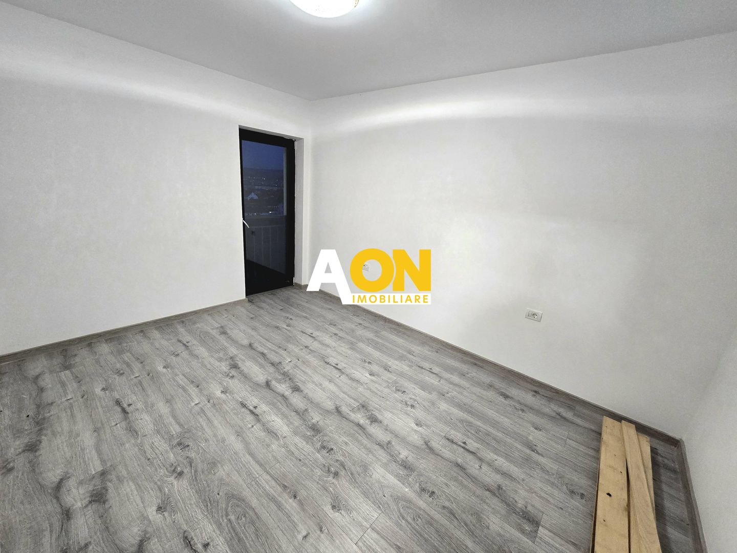Apartament cu 2 Camere, Bloc Nou, Zona Schit - Poză 1