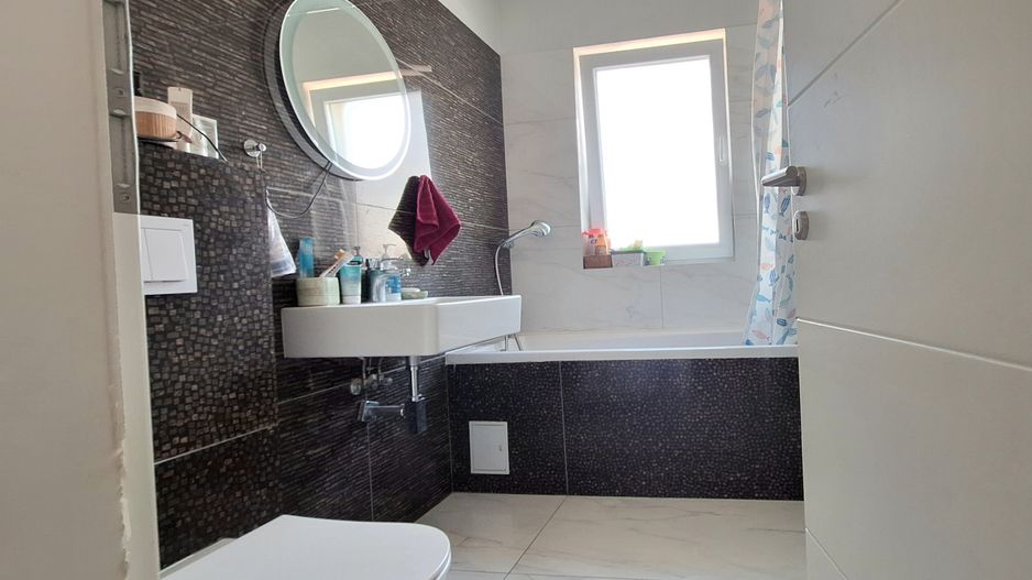 Apartament cu 2 camere si  2 locuri de parcare - Poză 11