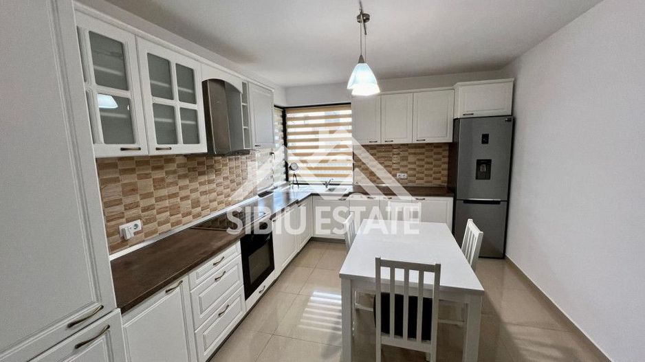 Casa tip duplex cu carport auto mobilata utilata cartier Arhitectilor - Poză 2