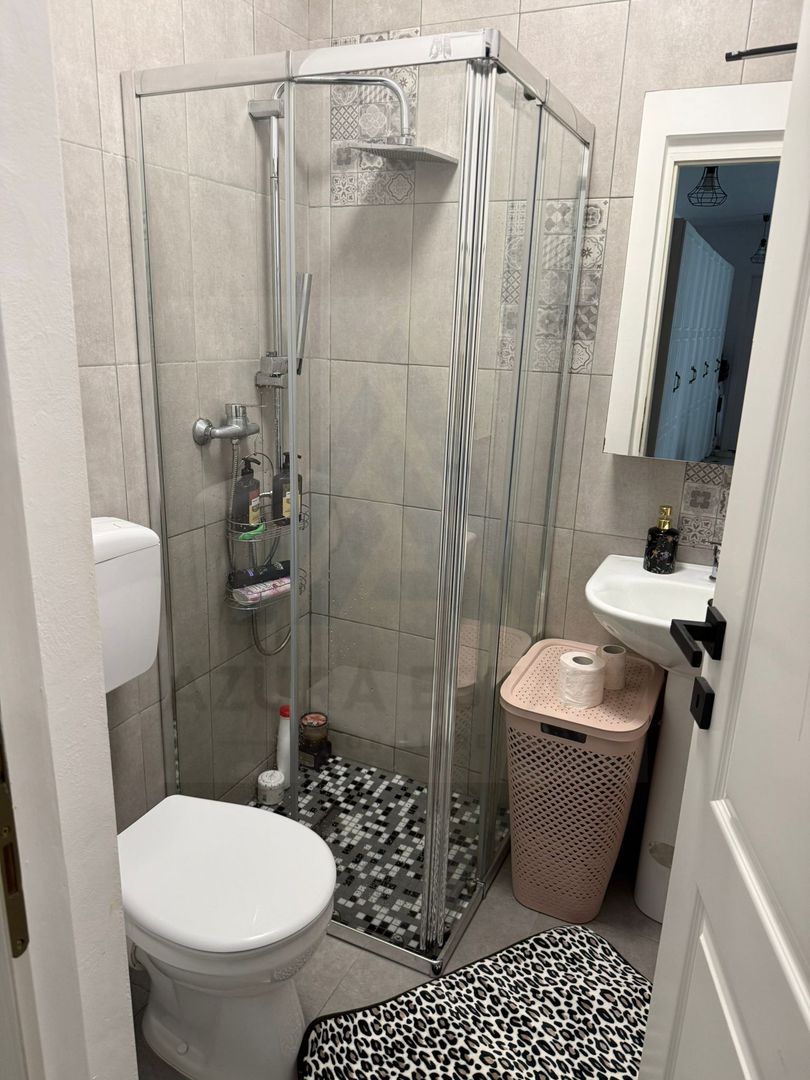 Apartament modern 3 camere 2 bai 64 mp utili si parcare zona Central - Poză 7