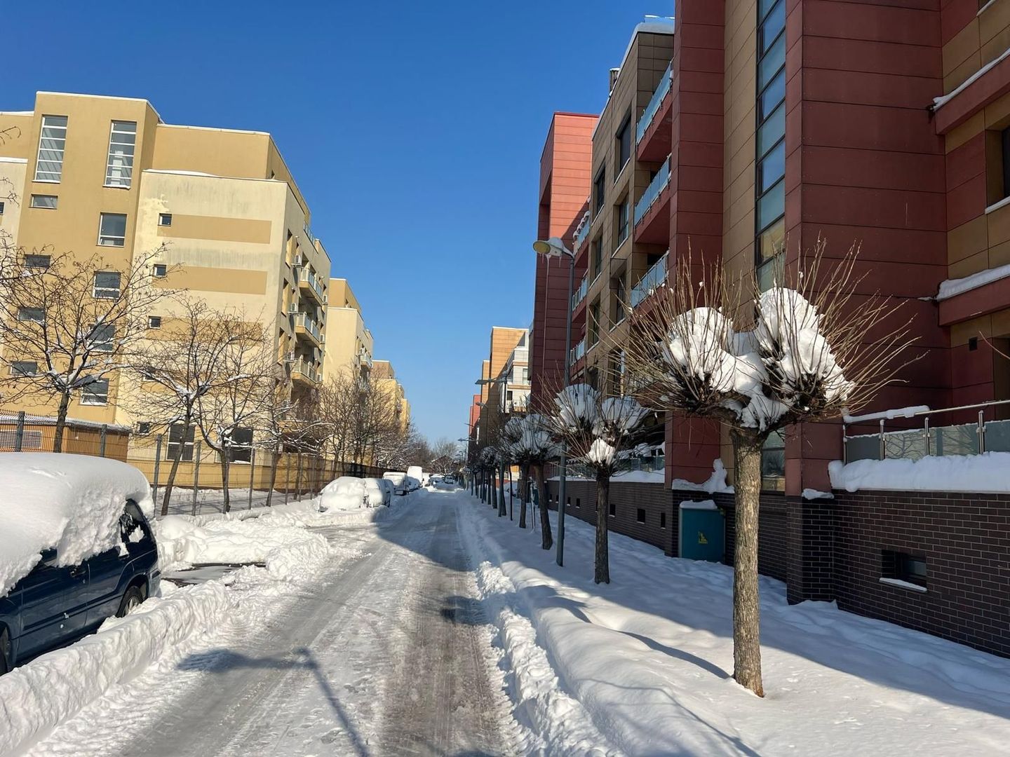 Apartament OTOPENI Central 3 camere LUX, parcare SUBTERANA - Poză 8