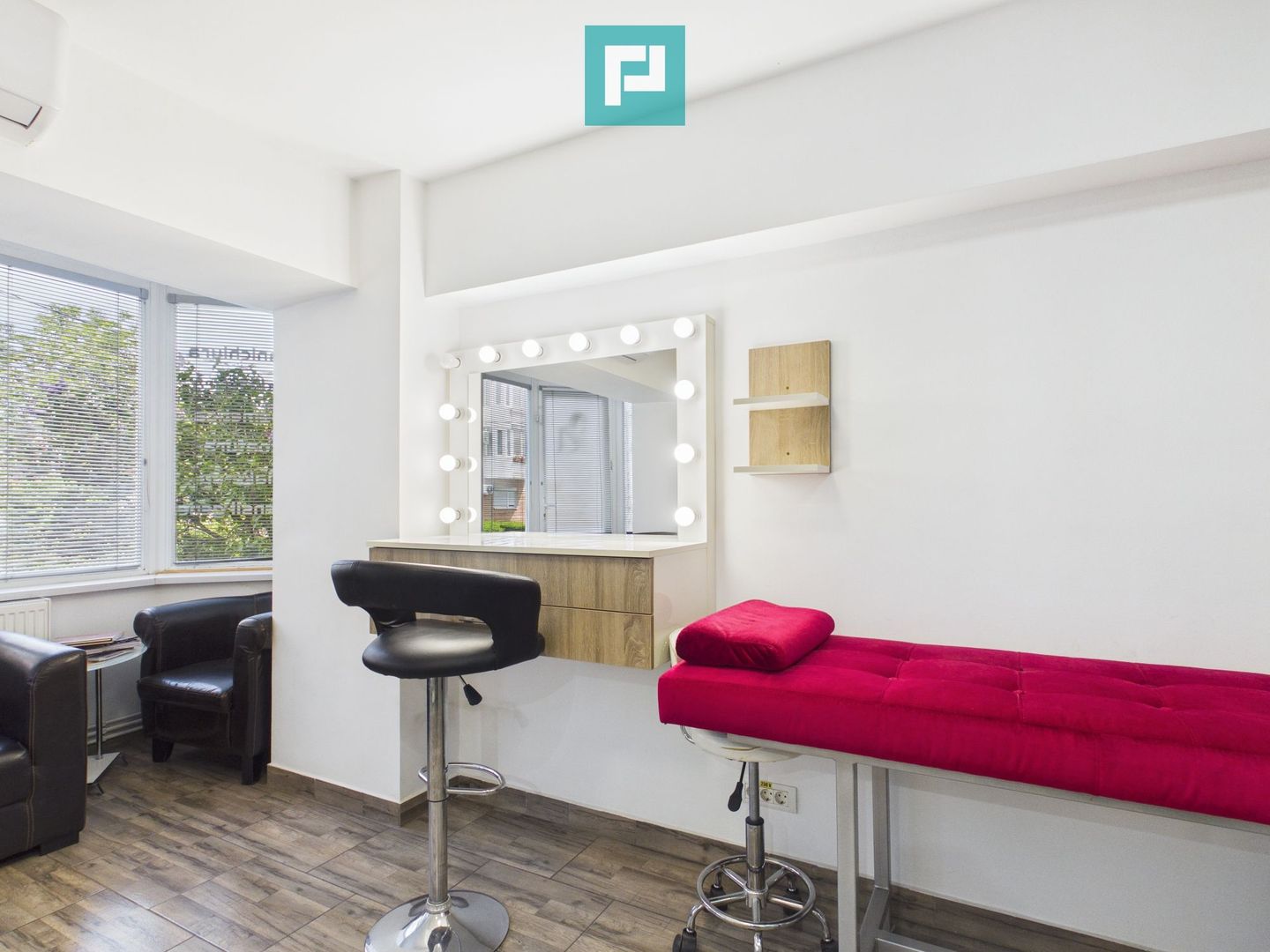 Spațiu Make-Up în salon - Poză 3