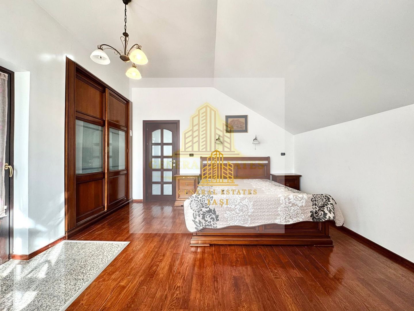 Vânzare Casă în Bucium cu Priveliște Panoramică - Poză 12