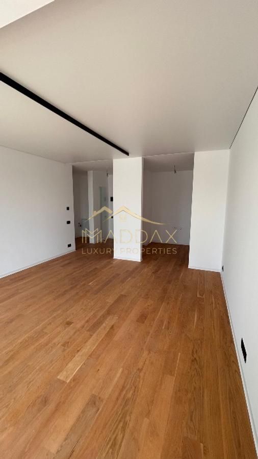 Apartament exclusivist cu vedere panoramică către Lacul Tei *** - Poză 10
