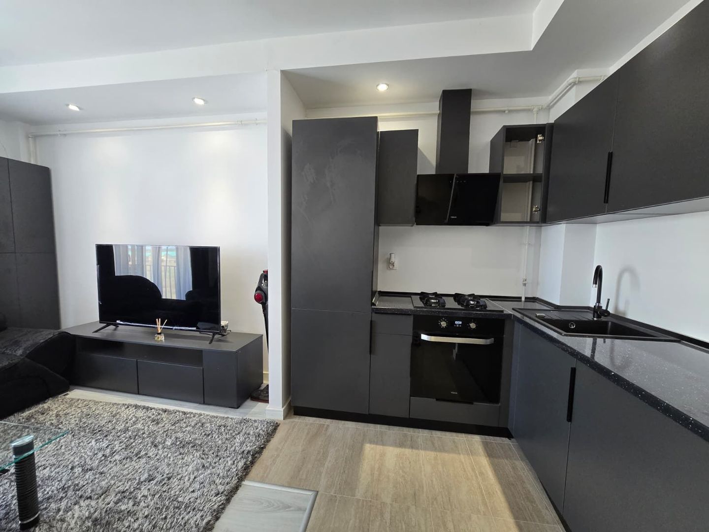 COSMOPOLIS  - STUDIO DUBLU cu vedere la piscina si parcare inclusa - Poză 8