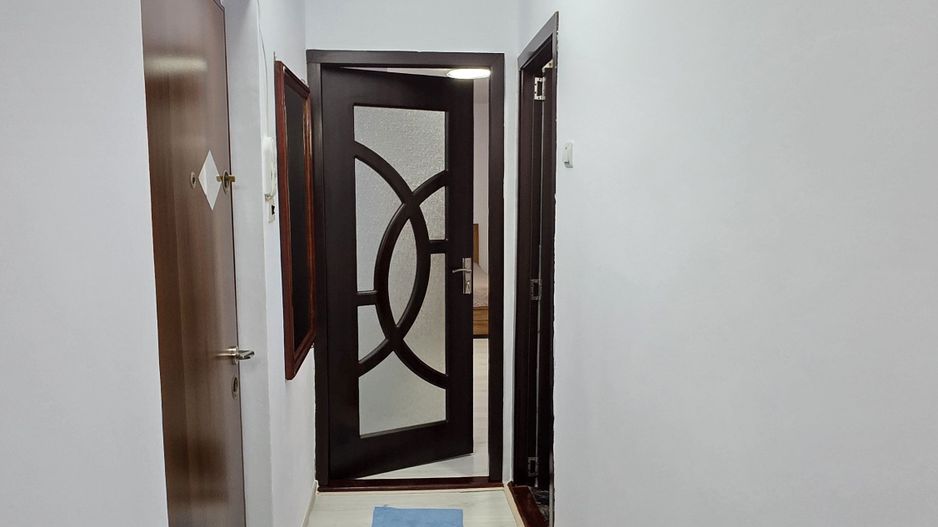 DE ÎNCHIRIAT - Apartament 2 camere, mobilat și utilat, zona TRAIAN; - Poză 1