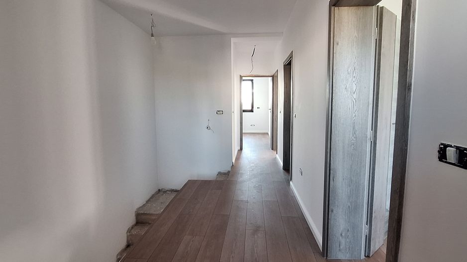 Duplex la cheie cu 5 camere - Poză 10