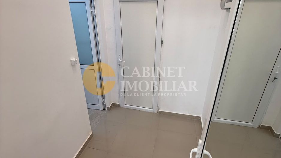 Spatiu Comercial Vitrat- 60mp - Front Stradal - Podu Ros - Poză 6