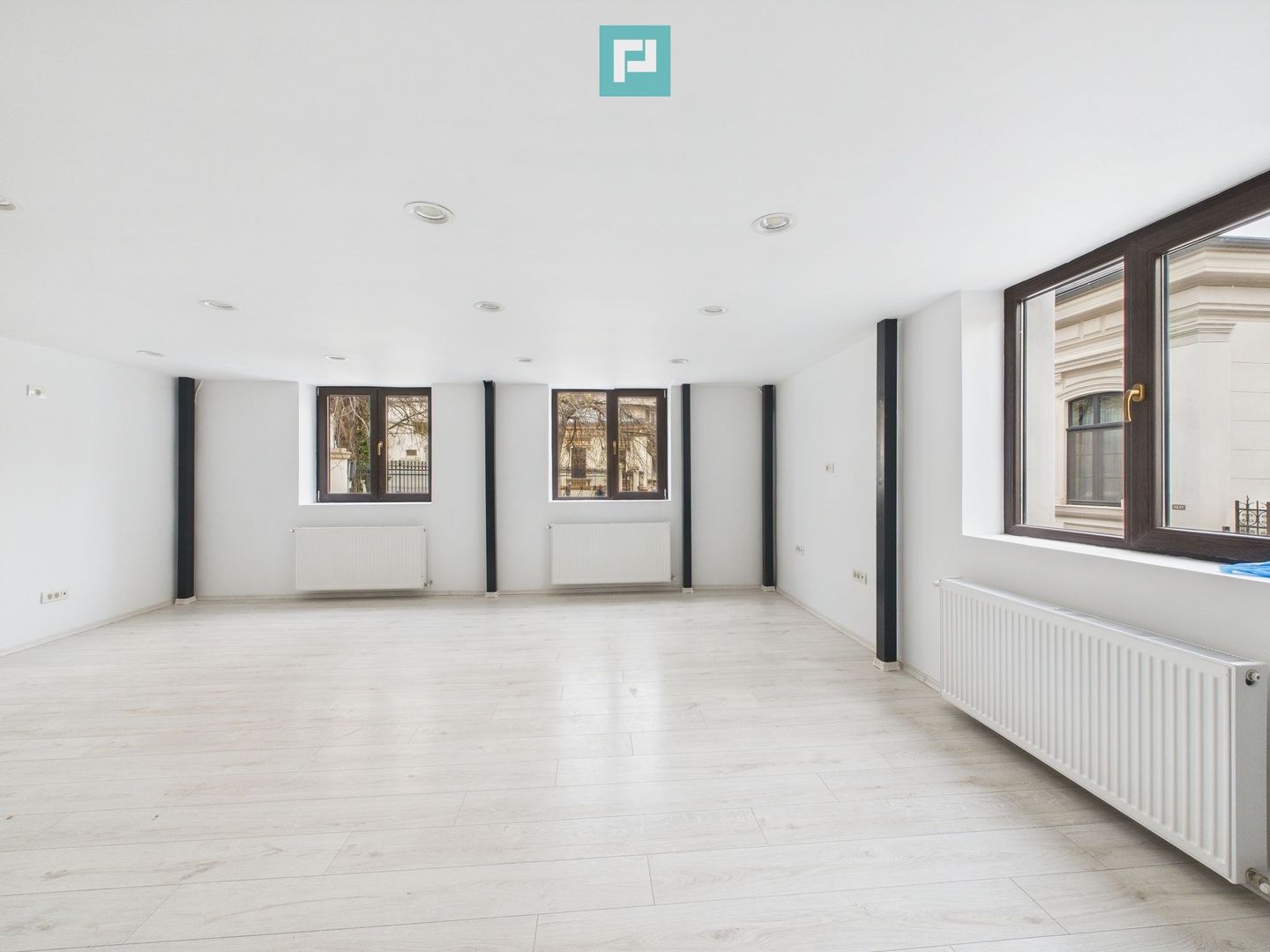 Spațiu Comercial Renovat  La 5 Minute de Piața Unirii - Poză 2