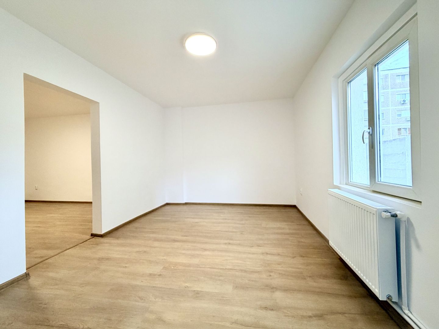 Spațiu comercial de închiriat – artera principală în nordul orașului. - Poză 18