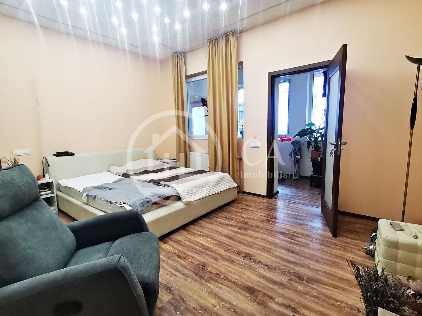 Apartament cu 3 camere la curte comuna de vanzare Ultracentral, Oradea - Poză 1