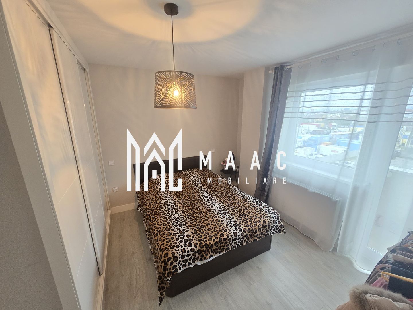 Apartament 3 camere 2 bai 2 balcoane loc de parcare subteran zona Turnisor - Poză 5